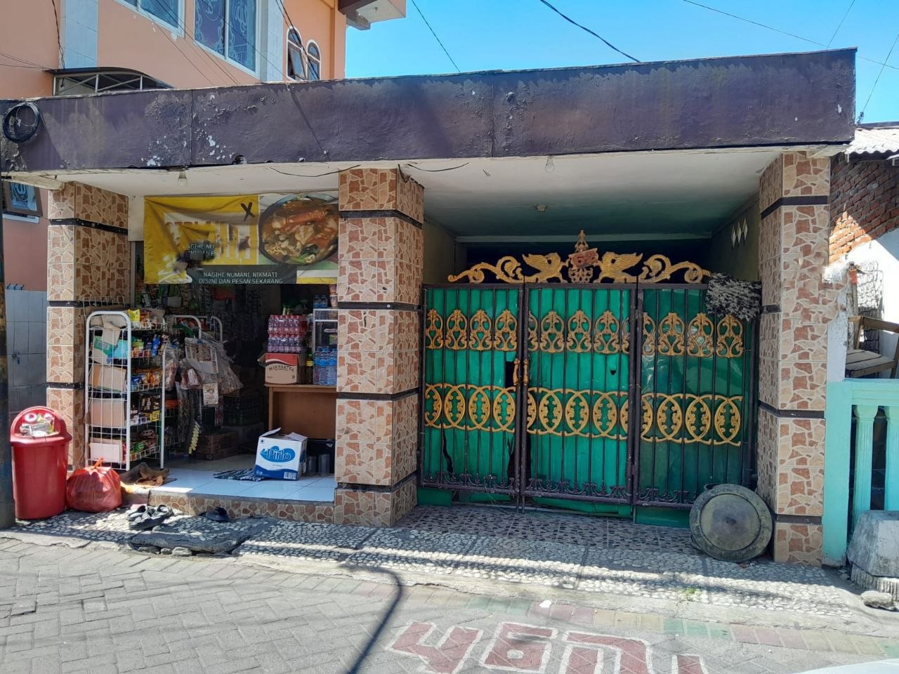 Rumah Di Jalan Kedurus, Karang Pilang, Surabaya — Foto 1