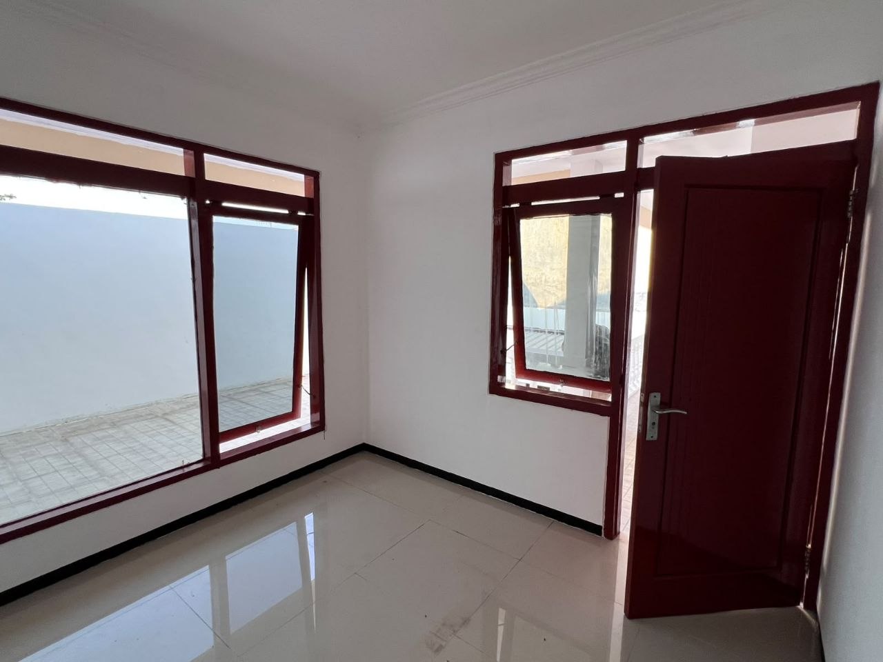 DIJUAL RUMAH MINIMALIS READY USE – RUNGKUT HARAPAN (Samping MERR)