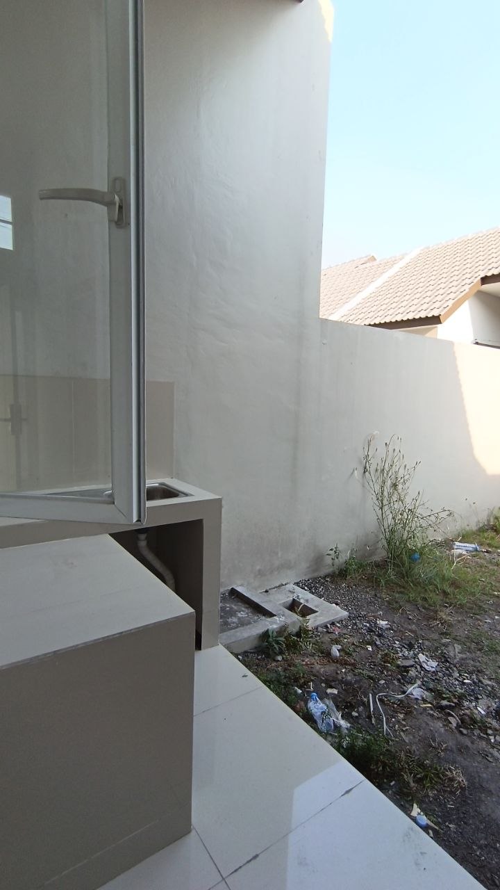 RUMAH 300jt-an, Dalam Kawasan Berkolam Renang, 20 Menit Ke MERR — Foto 2