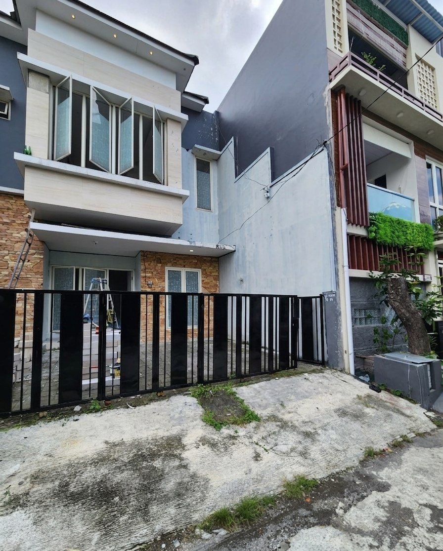 Rumah Karah Agung, Ketintang, Surabaya — Foto 1